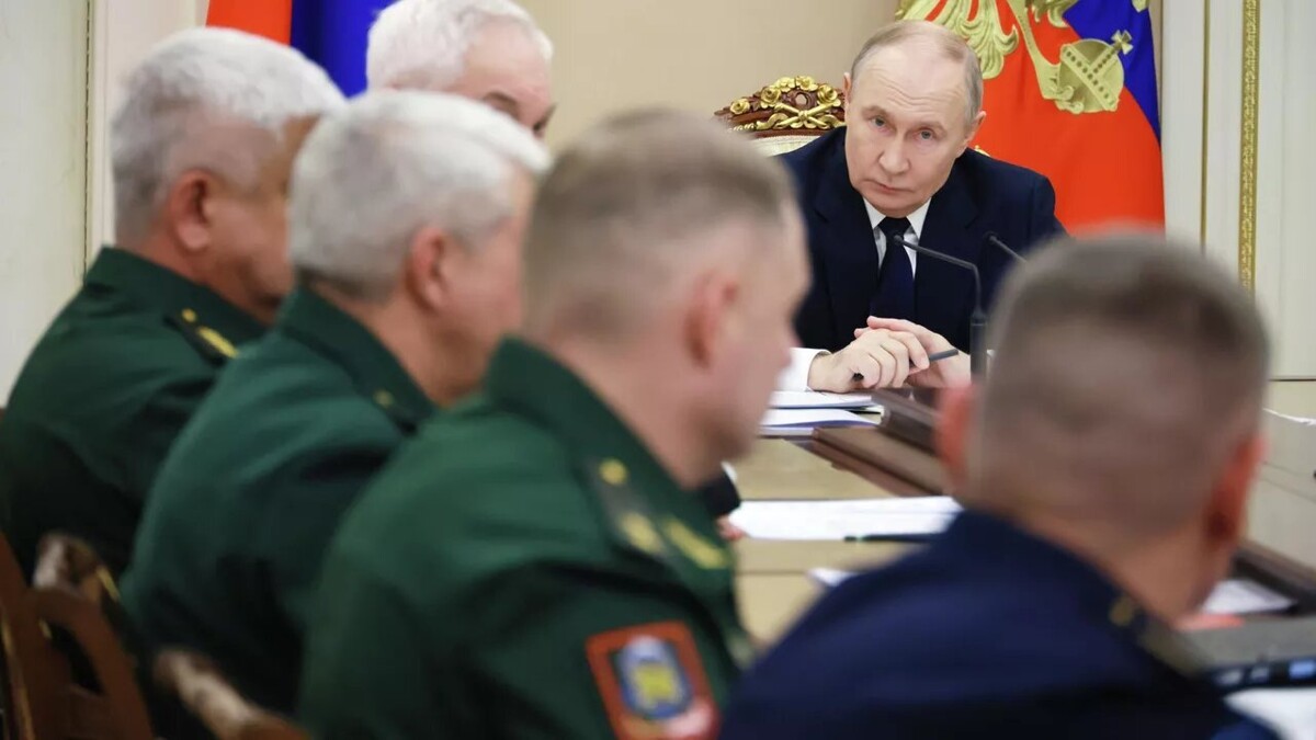 Putin Announces Ukrainian Troop Retreat Along Entire Frontline