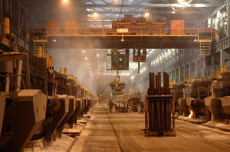 Sharp Drop in Russian Manufacturing Output