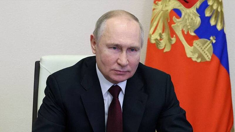 Putin announces halt to military operations if Ukrainian troops withdraw