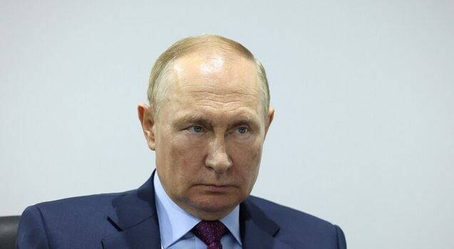 Россия разработает ядерное оружие, заявляет Путин на церемонии выпуска военных академий