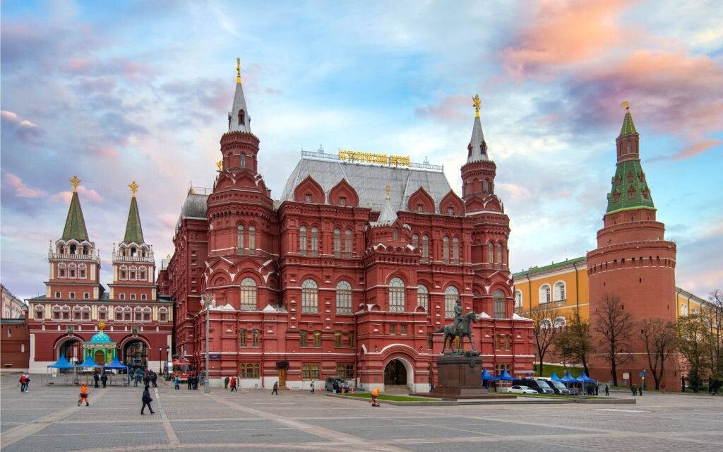 Россияне приспосабливаются к новым санкциям США, сосредотачиваясь на национальной валюте