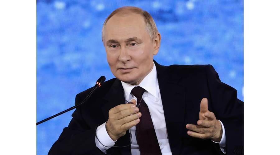 Putin threatens to block Ukraine's sea access