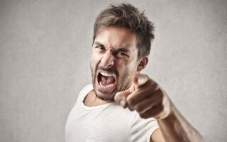 Понимание агрессивного поведения и насилия