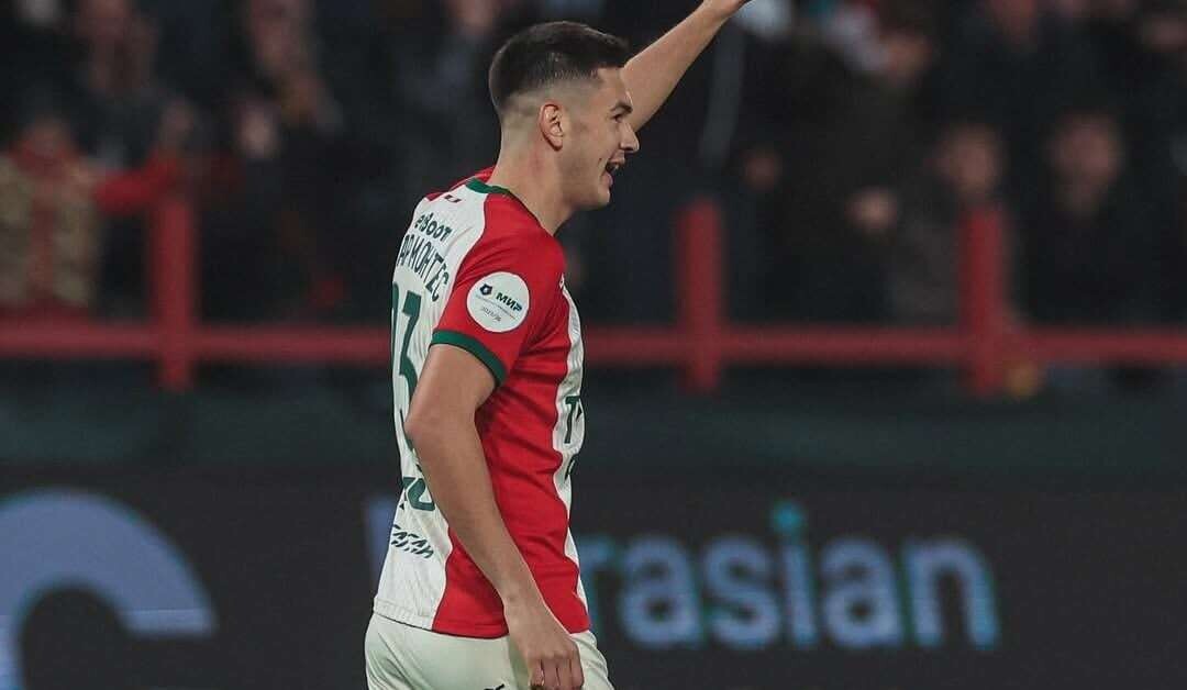 Mexican Defender César Montes Continues to Score in Russia