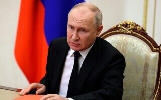 Путин критикует высокомерие и давление США на другие страны