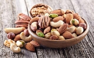 Benefits and Cautions of Nuts Consumption