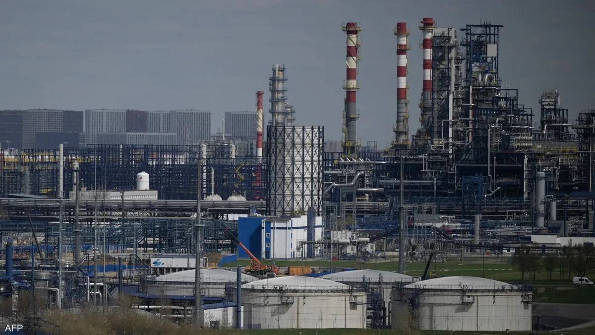 Атака беспилотников на нефтеперерабатывающий завод в Ростове-на-Дону привела к пожару