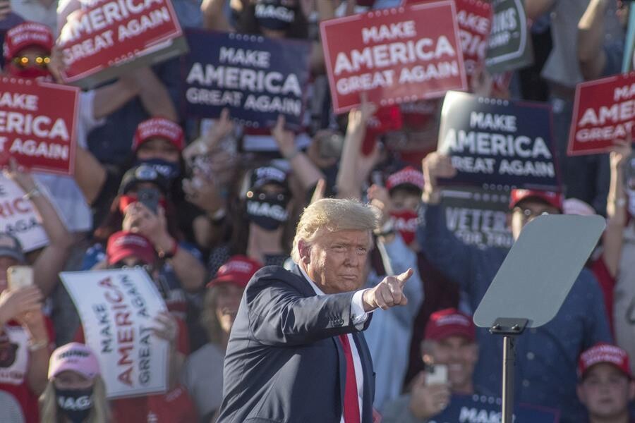 Путин вновь избран президентом России с ошеломляющей победой