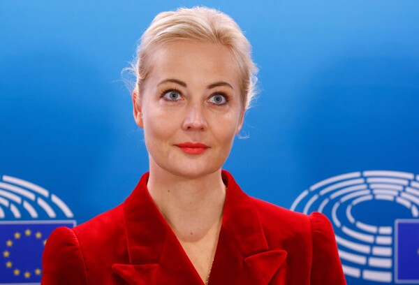 Власти России объявили Юлию Навальную, вдову оппозиционного лидера, экстремисткой