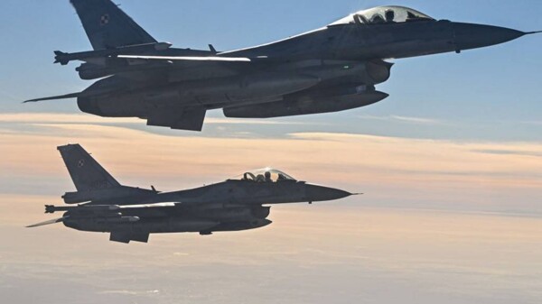 Российский военный самолет уклонился от военного самолета коалиции под управлением США в Хомсе