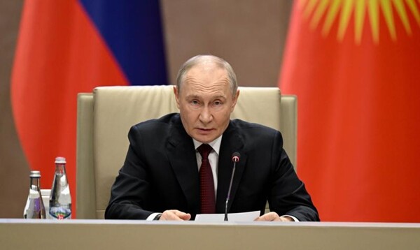 Putin Warns of Readiness for Peaceful Ukraine Conflict Resolution