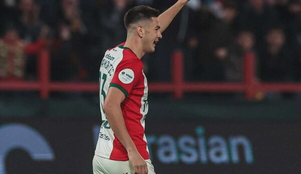 Mexican Defender César Montes Continues to Score in Russia