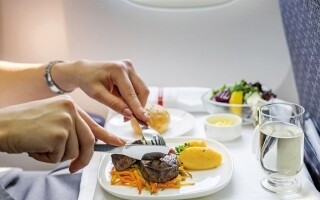 Твоё здоровье во время авиаперелётов: советы по уходу за пищеварительной системой