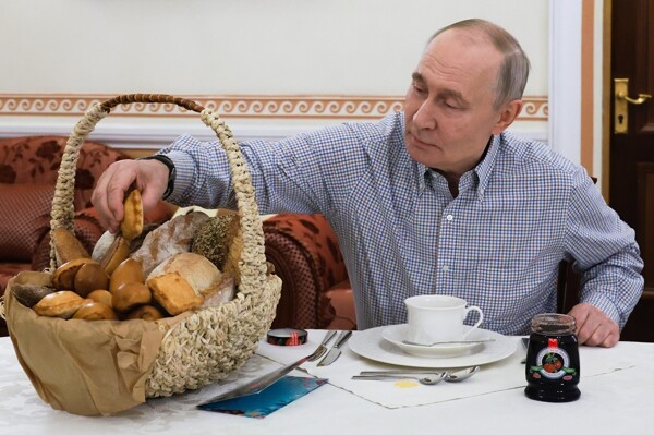 Putin Ready for Dialogue with Macron