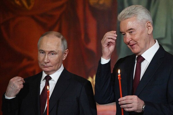 Pope Kirill Leads Easter Service with Putin in Moscow