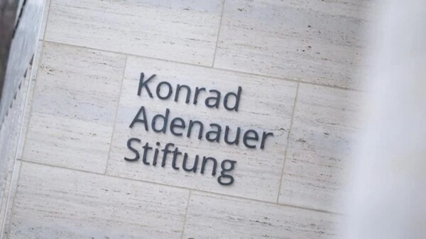 Россия объявила немецкий фонд ' нежелательным'