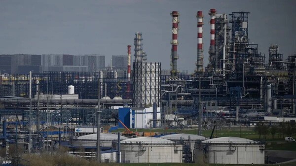 Атака беспилотников на нефтеперерабатывающий завод в Ростове-на-Дону привела к пожару